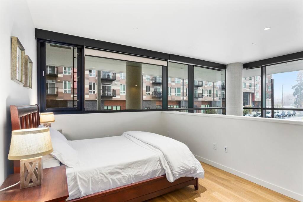 Airy And Open Corner Loft - 92 Walkscore Redmond Exteriér fotografie